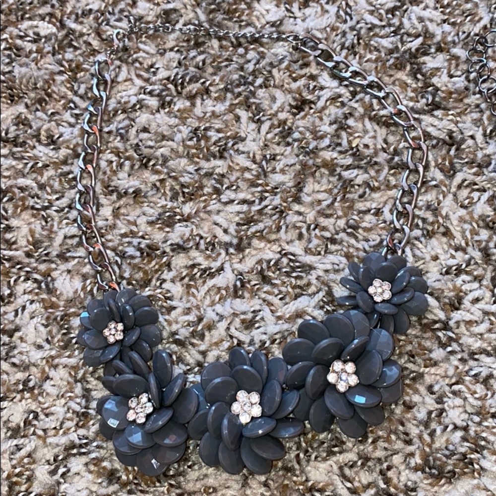 Flower necklaces - Picture 4 of 5